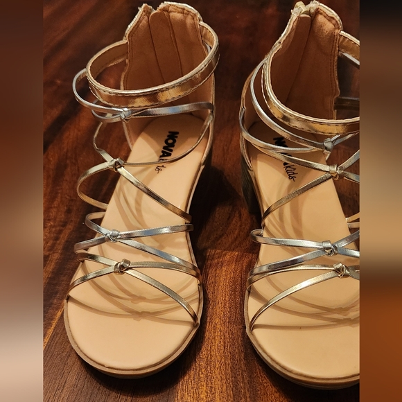 NWOT NovaKids Rose Gold Strappy Sandal gladiators - Picture 4 of 7
